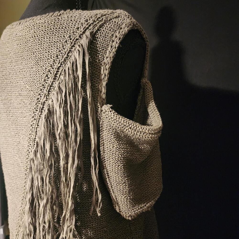 Tan fringe sweater with a boho vibe - Picture 5 of 8